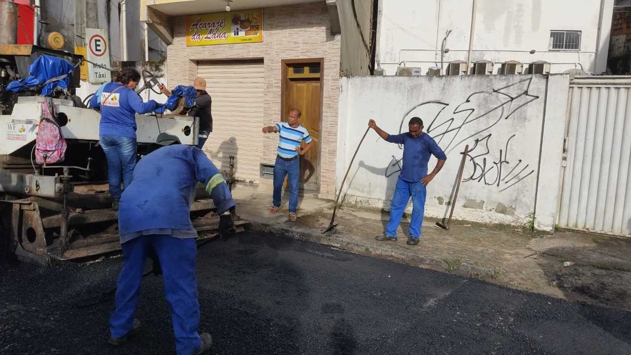 Camacã: Empresa reinicia as obras do asfalto da Praça Mário Batista